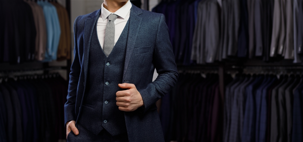 カジュアルスーツをオシャレに着こなすには？ 着こなしのコツやコーディネートを紹介