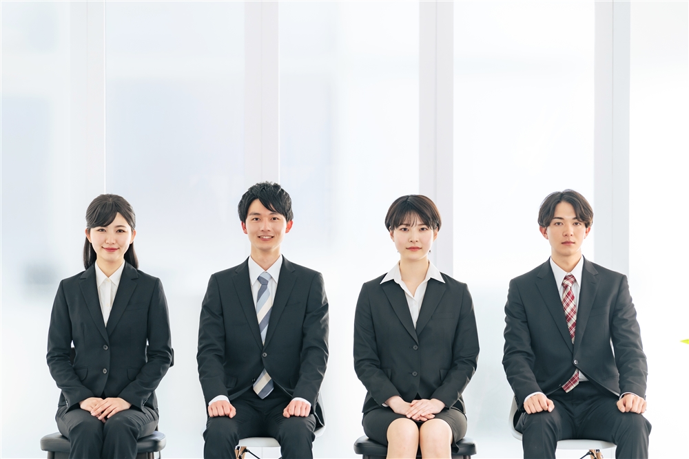面接にはどんなスーツを着れば良い？選び方からNG例まで徹底解説