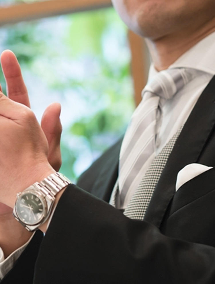 結婚式のスーツに関するお悩みを解決！ 実は知らないと恥になるマナーも…